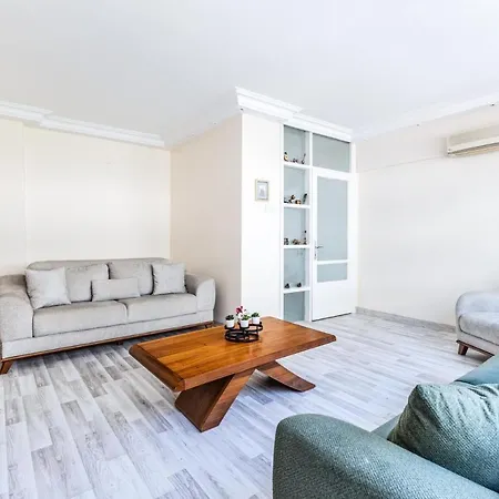 Flat W Balcony 5 Min To Bull Statue Kadikoy Istanbul