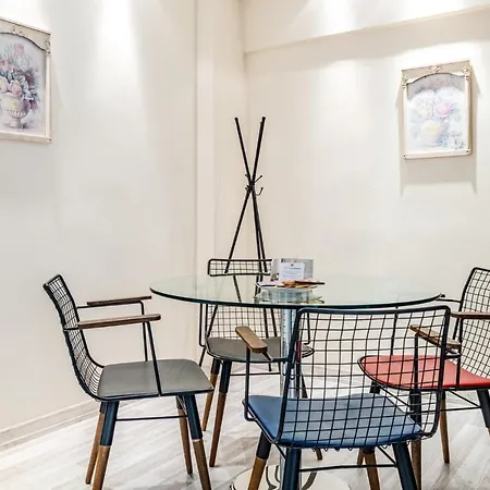 Flat W Balcony 5 Min To Bull Statue Kadikoy *