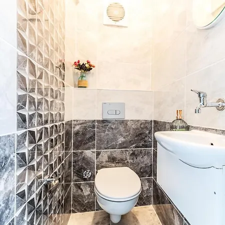 Flat W Balcony 5 Min To Bull Statue Kadikoy * Estambul
