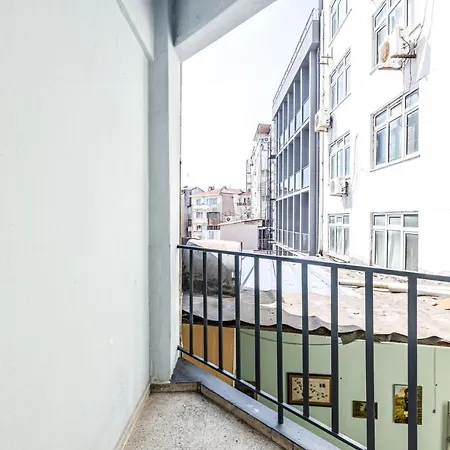 Flat W Balcony 5 Min To Bull Statue Kadikoy Estambul