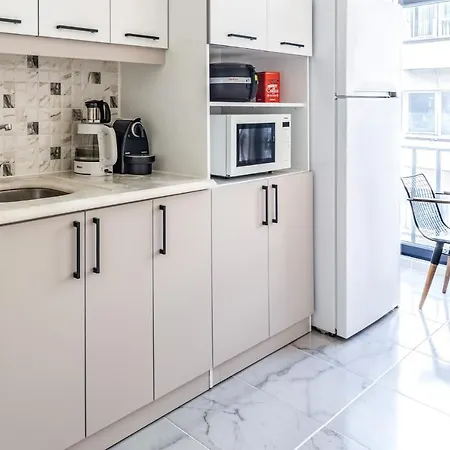 Flat W Balcony 5 Min To Bull Statue Kadikoy *